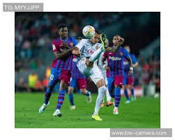 全联盟球队开始在球衣背面印上球员姓名，极大方便了球迷识别