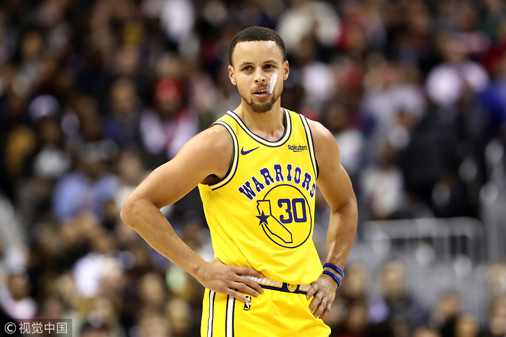 物站在球前 物站在球前